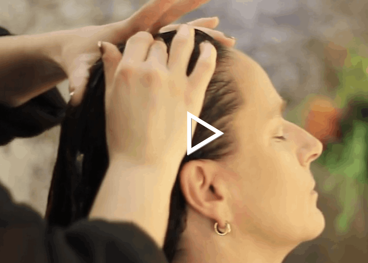 Vorschaubild Frau bekommt Kopfmassage für Imagefilm